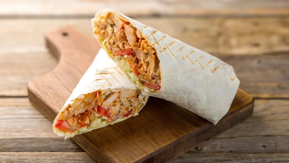 Ako nemate pita kruh, somun ili lepinju, za šavarmu vam mogu poslužiti i tortilje, Foto: Židovski forum/Canva