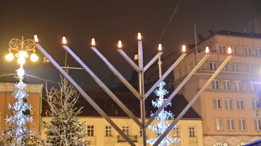 Hanukija na Trgu bana Jelačića u Zagrebu, Foto: 