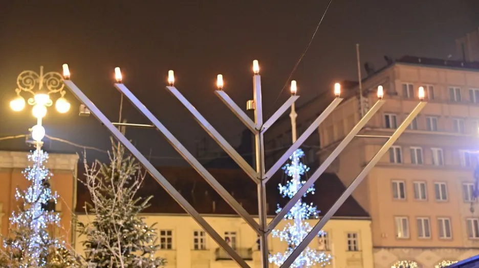 Hanukija na Trgu bana Jelačića u Zagrebu, Foto: 